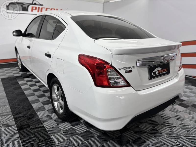 NISSAN - VERSA 1.6 16V FLEXSTART V-DRIVE PREMIUM XTRONIC - 2021/2021 - BRANCA - R$ 64.900,00