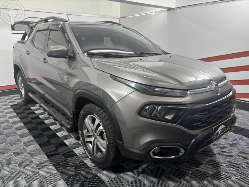 FIAT - TORO 2.0 16V TURBO DIESEL FREEDOM 4WD MANUAL - 2020/2020 - CINZA - R$ 102.900,00