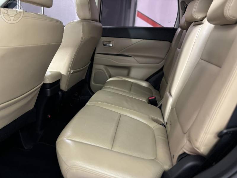 MITSUBISHI - OUTLANDER 3.0 GT 4X4 V6 24V 4P AUTOMÁTICO - 2014/2014 - BRANCA - R$ 76.900,00