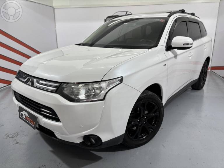 MITSUBISHI - OUTLANDER 3.0 GT 4X4 V6 24V 4P AUTOMÁTICO - 2014/2014 - BRANCA - R$ 78.900,00