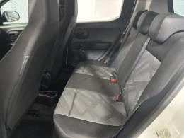 FIAT - MOBI 1.0 8V EVO FLEX LIKE. MANUAL - 2022/2023 - BRANCA - R$ 52.900,00