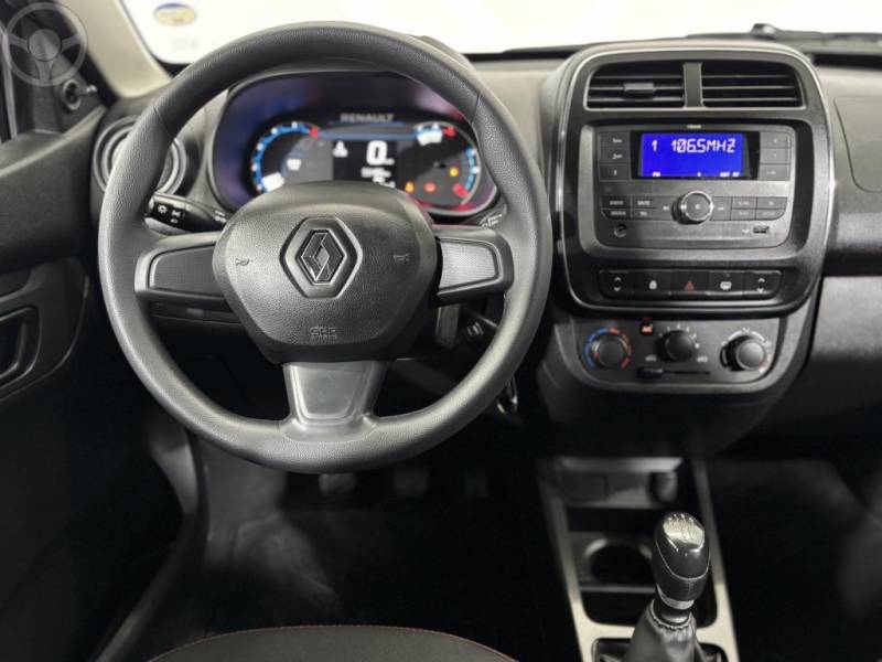 RENAULT - KWID 1.0 12V SCE FLEX ZEN MANUAL - 2023/2024 - PRATA - R$ 51.900,00