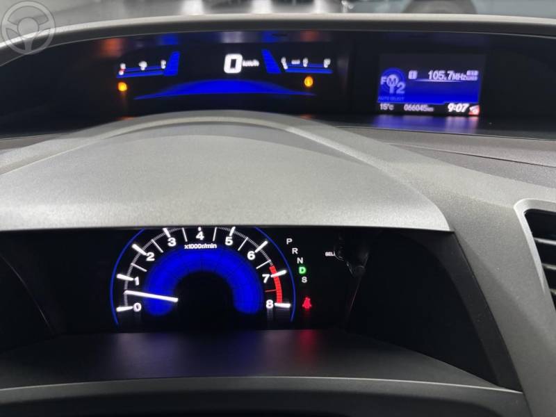 HONDA - CIVIC 2.0 LXR 16V FLEX 4P AUTOMÁTICO - 2013/2014 - CINZA - R$ 77.900,00