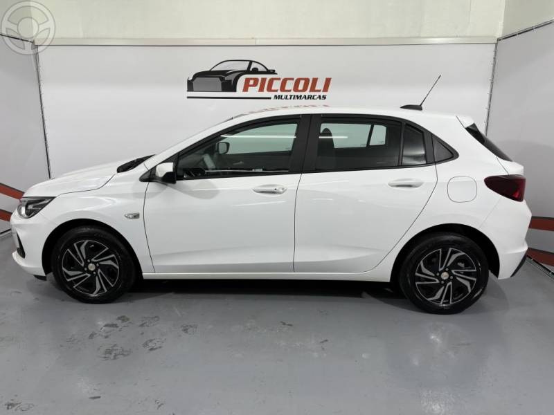 CHEVROLET - ONIX 1.0 LT2 FLEX 4P MANUAL - 2023/2024 - BRANCA - R$ 69.900,00
