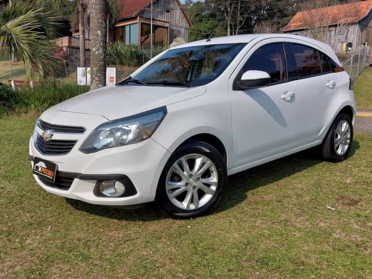 CHEVROLET - AGILE - 2013/2014 - Branca - R$ 39.900,00