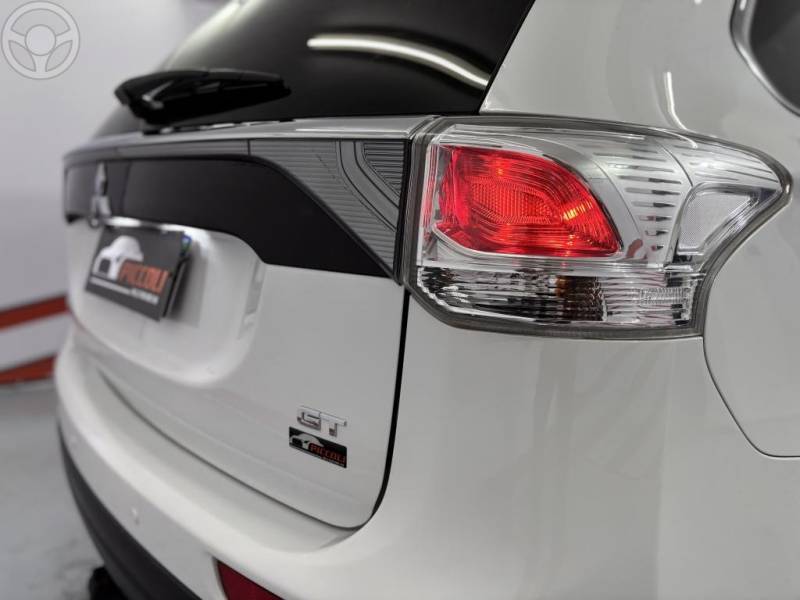 MITSUBISHI - OUTLANDER 3.0 GT 4X4 V6 24V 4P AUTOMÁTICO - 2014/2014 - BRANCA - R$ 76.900,00