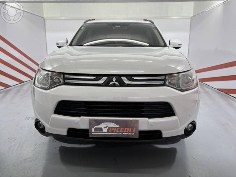 MITSUBISHI - OUTLANDER 3.0 GT 4X4 V6 24V 4P AUTOMÁTICO - 2014/2014 - BRANCA - R$ 76.900,00