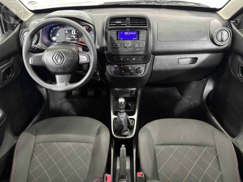 RENAULT - KWID 1.0 12V SCE FLEX ZEN MANUAL - 2023/2024 - PRATA - R$ 51.900,00