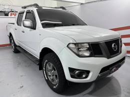 NISSAN - FRONTIER 2.5 SE ATTACK 4X4 CD TURBO ELETRONIC DIESEL 4P MANUAL - 2014/2014 - BRANCA - R$ 96.900,00