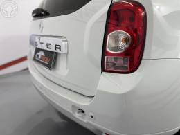 RENAULT - DUSTER 2.0 DYNAMIQUE 4X2 16V FLEX 4P MANUAL - 2014/2015 - BRANCA - R$ 56.900,00