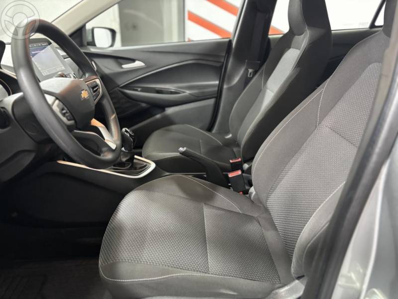 CHEVROLET - ONIX 1.0 LT2 FLEX 4P MANUAL - 2024/2025 - PRATA - R$ 76.500,00