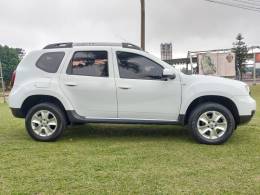 RENAULT - DUSTER - 2017/2018 - Branca - R$ 72.900,00