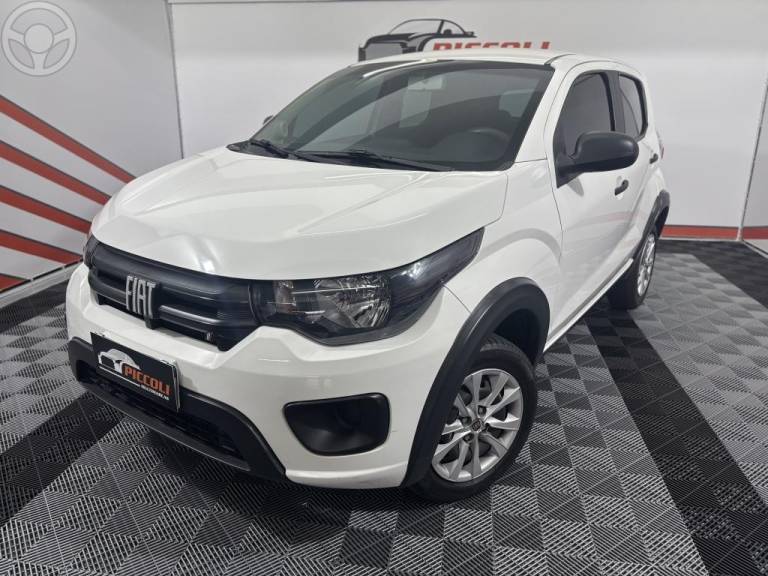 FIAT - MOBI 1.0 8V EVO FLEX LIKE. MANUAL - 2022/2023 - BRANCA - R$ 52.900,00