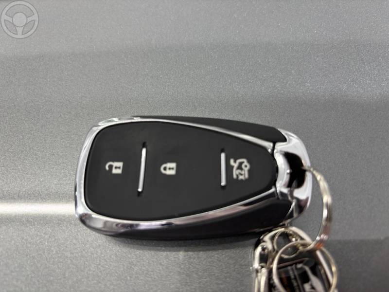 CHEVROLET - ONIX 1.0 LT2 FLEX 4P MANUAL - 2024/2025 - PRATA - R$ 76.500,00