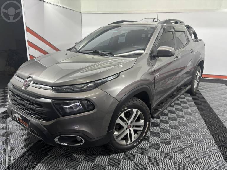 FIAT - TORO 2.0 16V TURBO DIESEL FREEDOM 4WD MANUAL - 2020/2020 - CINZA - R$ 102.900,00