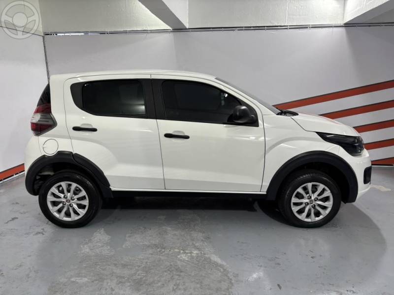 FIAT - MOBI 1.0 8V EVO FLEX LIKE. MANUAL - 2022/2023 - BRANCA - R$ 51.900,00