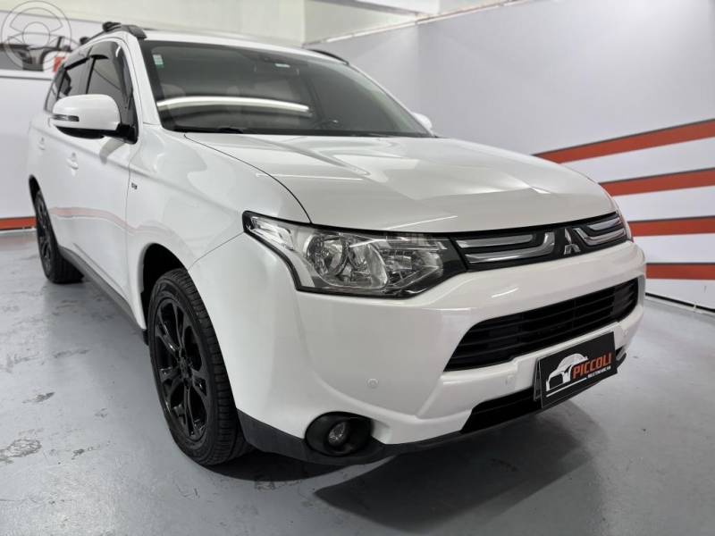 MITSUBISHI - OUTLANDER 3.0 GT 4X4 V6 24V 4P AUTOMÁTICO - 2014/2014 - BRANCA - R$ 76.900,00
