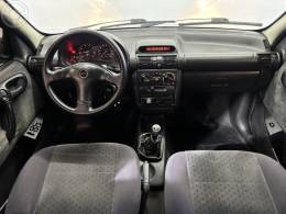 CHEVROLET - CORSA 1.6 MPFI GLS SEDAN 8V 4P MANUAL - 2000/2001 - VERDE - R$ 19.900,00