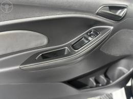 FORD - KA 1.0 SE PLUS 12V FLEX 4P MANUAL - 2016/2017 - BRANCA - R$ 41.900,00