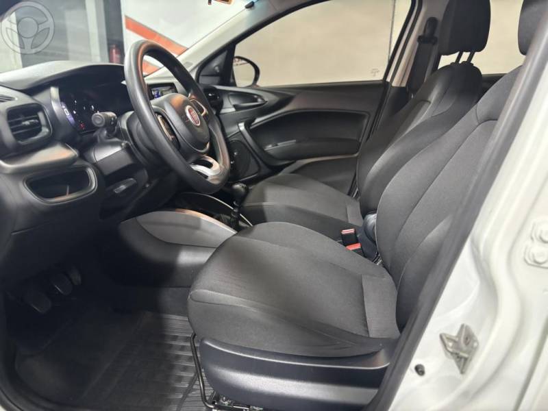 FIAT - ARGO 1.0 FIREFLY FLEX DRIVE MANUAL - 2018/2019 - BRANCA - R$ 54.900,00