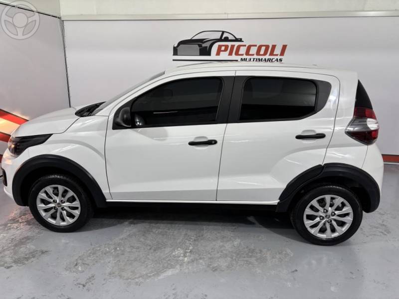 FIAT - MOBI 1.0 8V EVO FLEX LIKE. MANUAL - 2022/2023 - BRANCA - R$ 52.900,00
