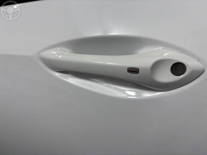 CHEVROLET - ONIX 1.0 LT2 FLEX 4P MANUAL - 2023/2024 - BRANCA - R$ 69.900,00