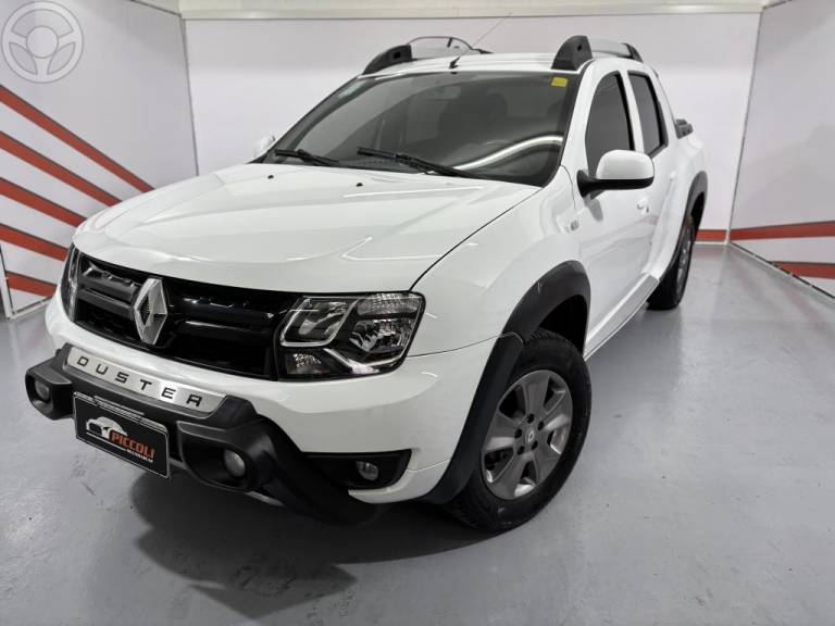RENAULT - OROCH 1.6 16V DYNAMIQUE FLEX 4P MANUAL - 2017/2018 - BRANCA - R$ 76.900,00