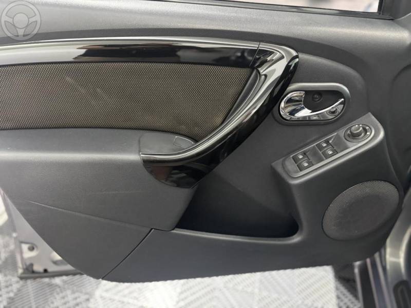 RENAULT - DUSTER 2.0 DYNAMIQUE 4X2 16V FLEX 4P AUTOMÁTICO - 2018/2019 - CINZA - R$ 75.900,00
