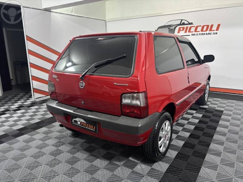 FIAT - UNO 1.0 MPI LE WAY ECONOMY 8V FLEX 2P MANUAL - 2012/2013 - VERMELHA - R$ 26.900,00
