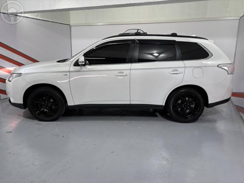 MITSUBISHI - OUTLANDER 3.0 GT 4X4 V6 24V 4P AUTOMÁTICO - 2014/2014 - BRANCA - R$ 76.900,00