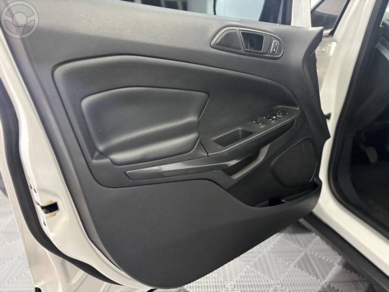 FORD - ECOSPORT 1.5 TIVCT FLEX FREESTYLE MANUAL - 2018/2019 - BRANCA - R$ 74.900,00
