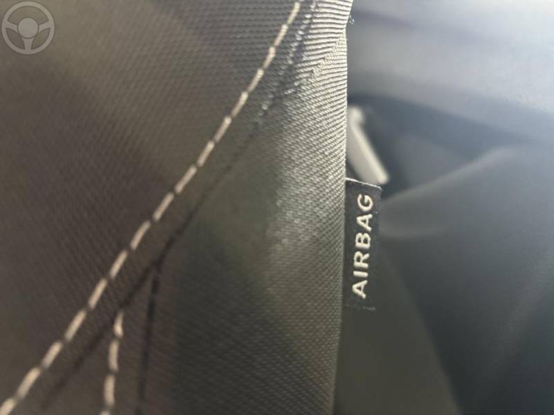 CHEVROLET - ONIX 1.0 LT2 FLEX 4P MANUAL - 2024/2025 - PRATA - R$ 76.500,00