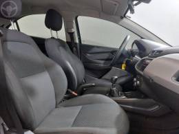 CHEVROLET - ONIX 1.0 MPFI JOY 8V FLEX 4P MANUAL - 2017/2018 - PRETA - R$ 49.900,00