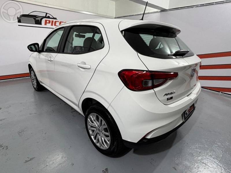 FIAT - ARGO 1.0 FIREFLY FLEX DRIVE MANUAL - 2023/2024 - BRANCA - R$ 68.900,00