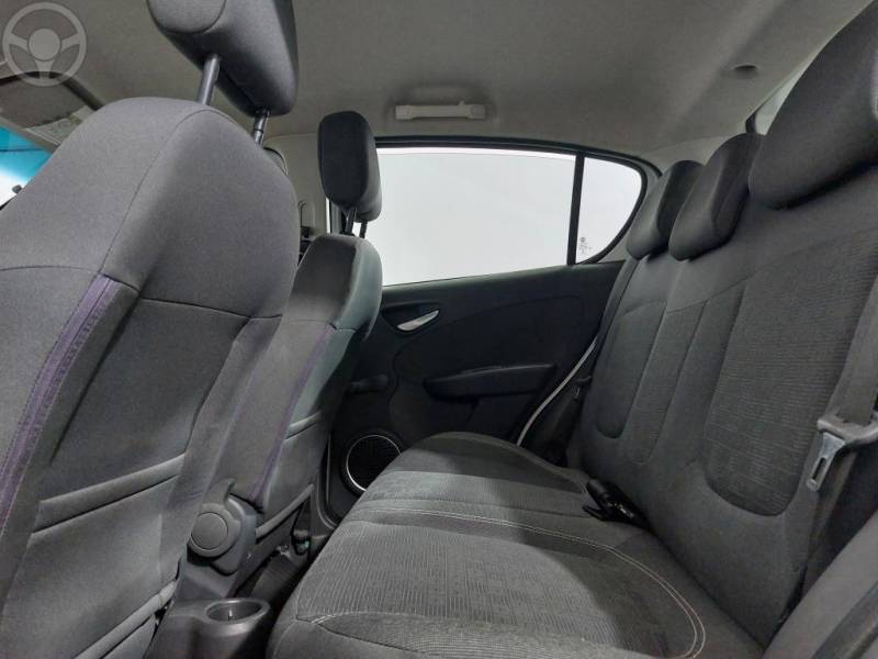 FIAT - PALIO 1.4 MPI ATTRACTIVE 8V FLEX 4P MANUAL - 2016/2017 - BRANCA - R$ 45.500,00