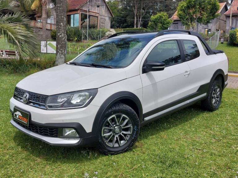 VOLKSWAGEN - SAVEIRO - 2017/2018 - Branca - R$ 82.900,00