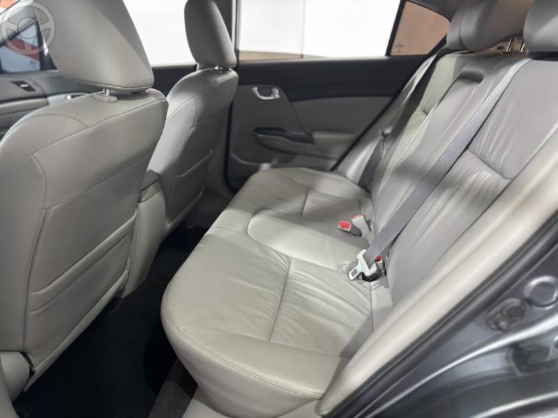 HONDA - CIVIC 2.0 LXR 16V FLEX 4P AUTOMÁTICO - 2013/2014 - CINZA - R$ 77.900,00