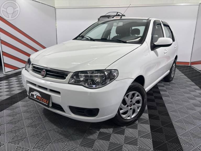 FIAT - PALIO 1.0 MPI FIRE CELEBRATION 8V FLEX 4P MANUAL - 2015/2016 - BRANCA - R$ 35.500,00