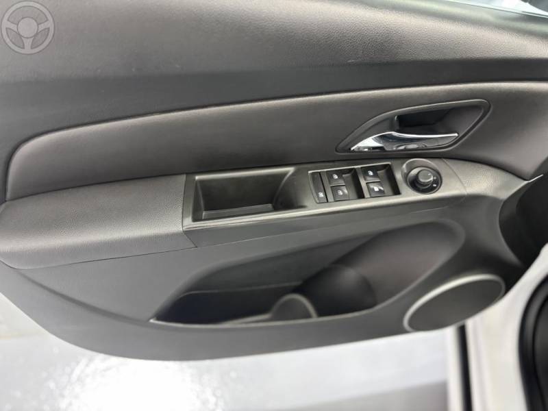 CHEVROLET - CRUZE 1.8 LT 16V FLEX 4P AUTOMÁTICO - 2014/2014 - BRANCA - R$ 61.900,00