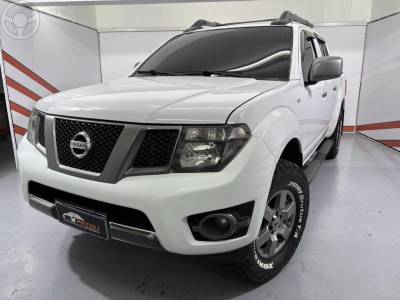 NISSAN - FRONTIER 2.5 SE ATTACK 4X4 CD TURBO ELETRONIC DIESEL 4P MANUAL - 2014/2014 - BRANCA - R$ 96.900,00