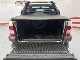 FIAT - STRADA 1.8 MPI ADVENTURE LOCKER CD 16V FLEX 2P MANUAL - 2011/2011 - BRANCA - R$ 54.900,00