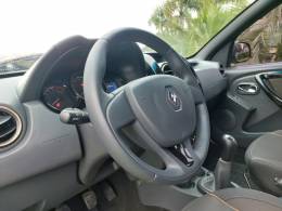 RENAULT - DUSTER - 2017/2018 - Branca - R$ 72.900,00