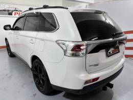 MITSUBISHI - OUTLANDER 3.0 GT 4X4 V6 24V 4P AUTOMÁTICO - 2014/2014 - BRANCA - R$ 75.900,00