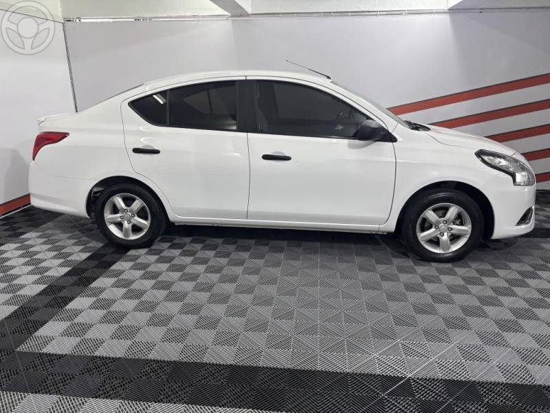 NISSAN - VERSA 1.6 16V FLEXSTART V-DRIVE PREMIUM XTRONIC - 2021/2021 - BRANCA - R$ 64.900,00
