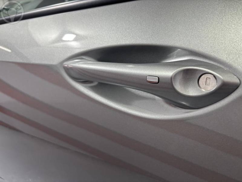 CHEVROLET - ONIX 1.0 LT2 FLEX 4P MANUAL - 2024/2025 - PRATA - R$ 76.500,00