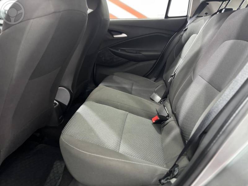 CHEVROLET - ONIX 1.0 LT2 FLEX 4P MANUAL - 2024/2025 - PRATA - R$ 76.500,00