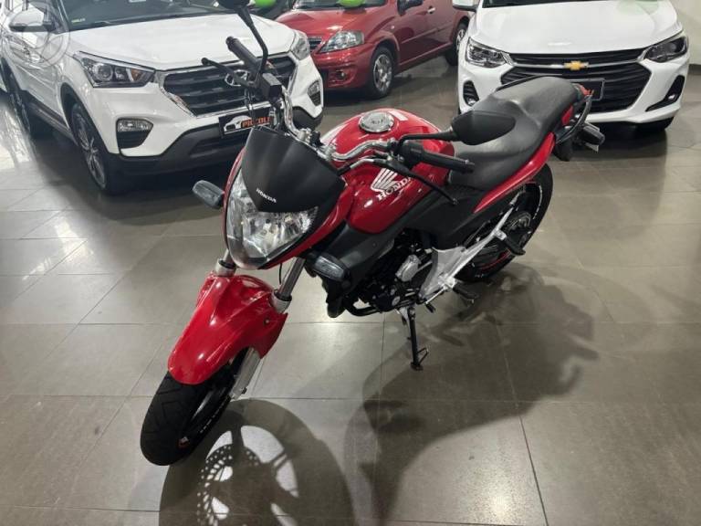 HONDA - CB 300R ABS - 2010/2011 - VERMELHA - R$ 12.900,00