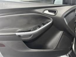 FORD - FOCUS 2.0 TITANIUM HATCH 16V FLEX 4P AUTOMÁTICO - 2015/2015 - CINZA - R$ 59.900,00