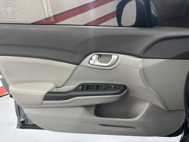 HONDA - CIVIC 2.0 LXR 16V FLEX 4P AUTOMÁTICO - 2013/2014 - CINZA - R$ 77.900,00