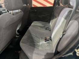 CHEVROLET - CORSA 1.6 MPFI GLS SEDAN 8V 4P MANUAL - 2000/2001 - VERDE - R$ 19.900,00